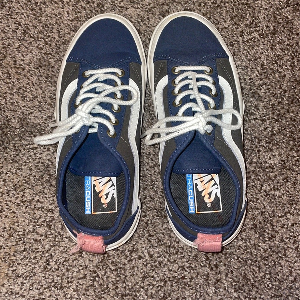 SIZE 6.5 UNISEX VANS